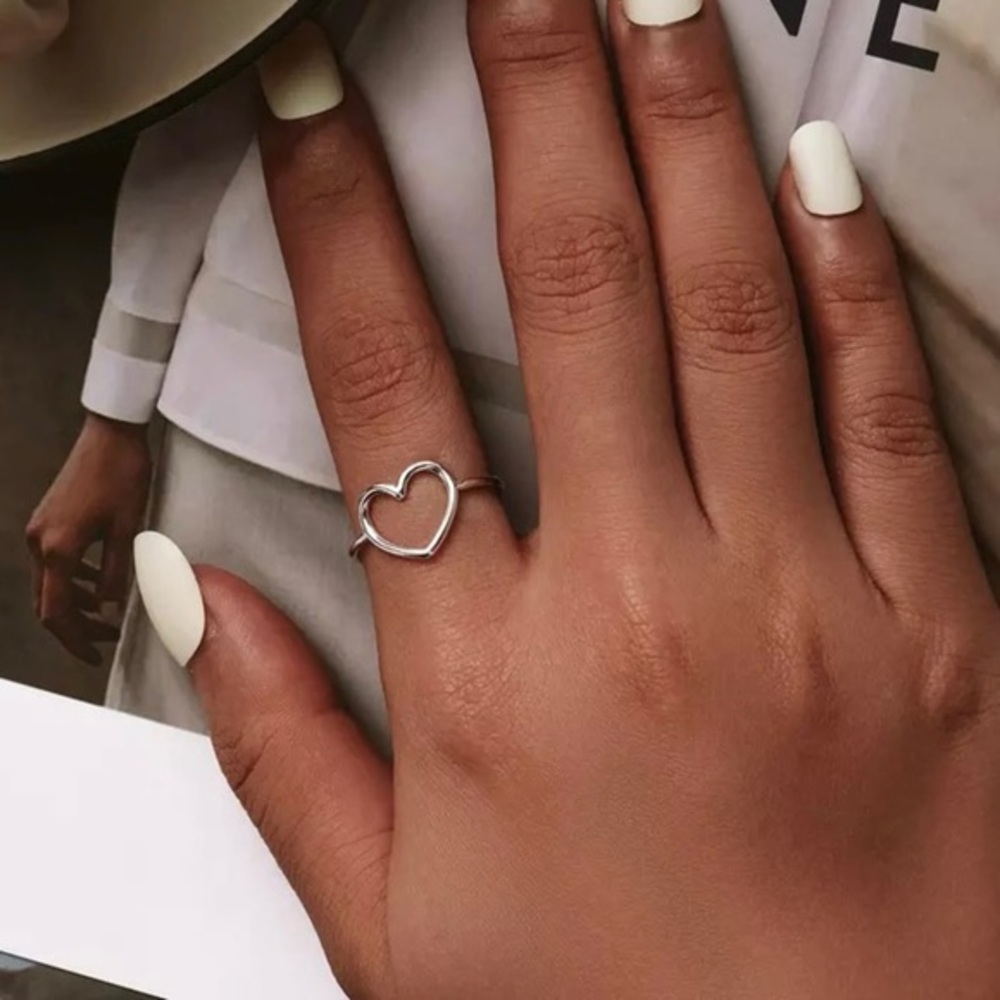 925 Sterling Silver Simple Minimalist Heart Ring - Picture 3 of 6